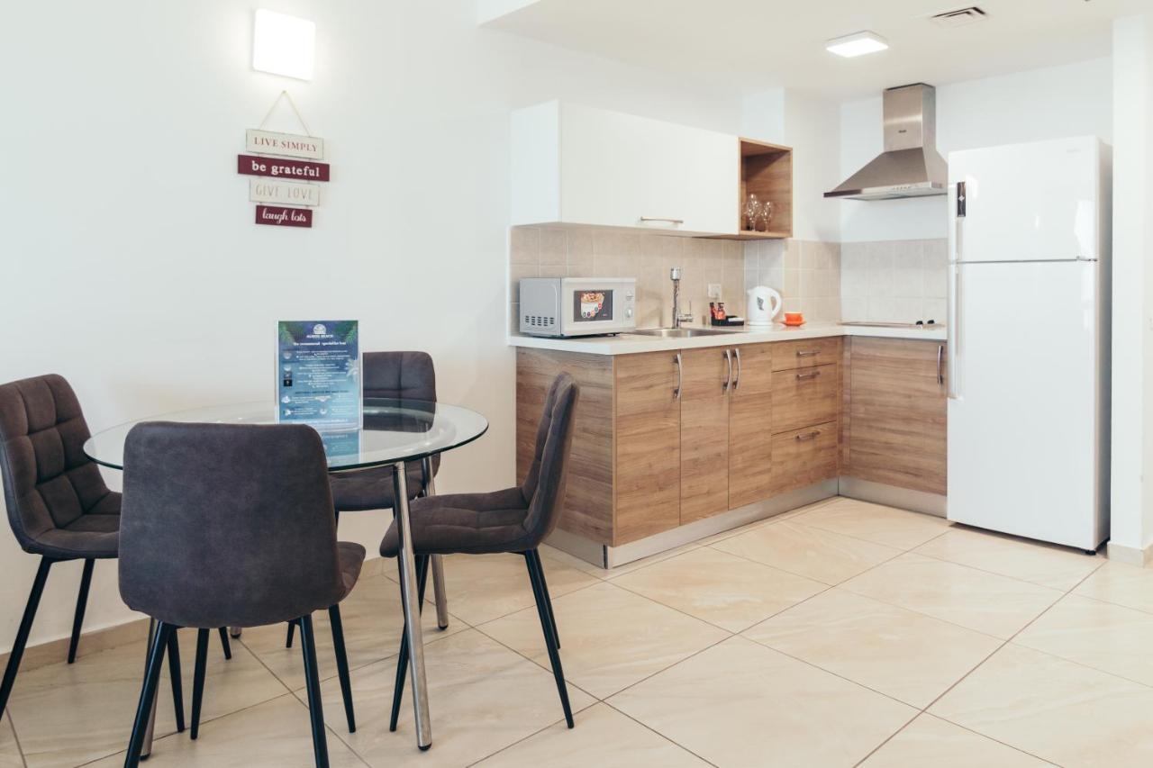 Almog Beach Apartments מגדלי חוף הכרמל חיפה Exterior photo