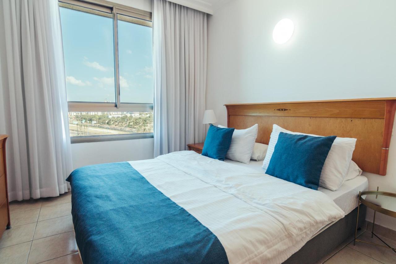 Almog Beach Apartments מגדלי חוף הכרמל חיפה Exterior photo