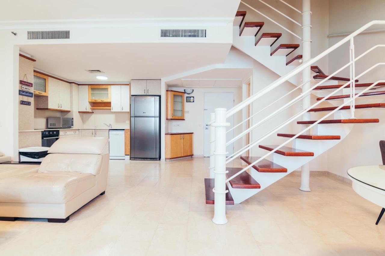 Almog Beach Apartments מגדלי חוף הכרמל חיפה Exterior photo