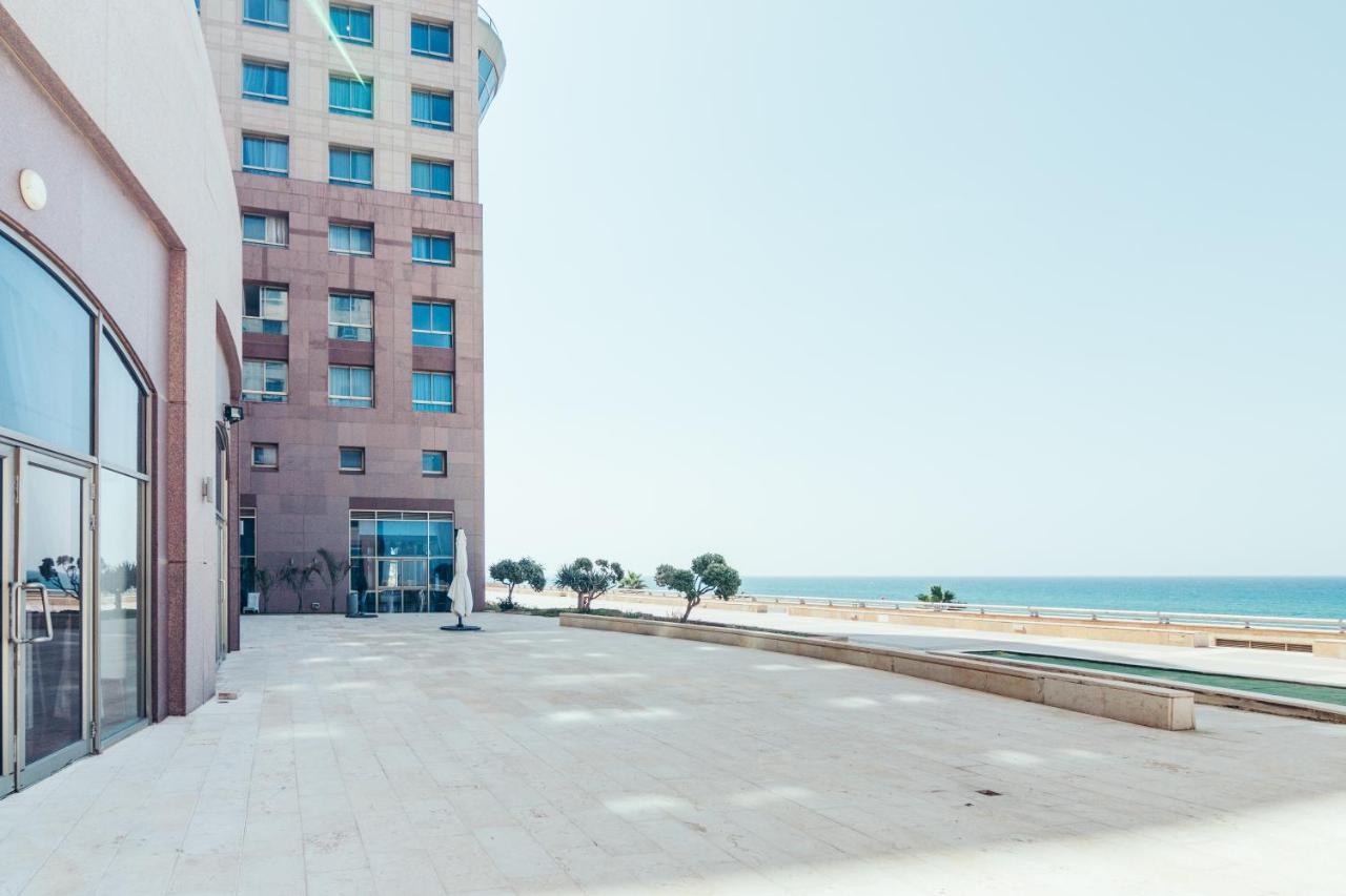 Almog Beach Apartments מגדלי חוף הכרמל חיפה Exterior photo
