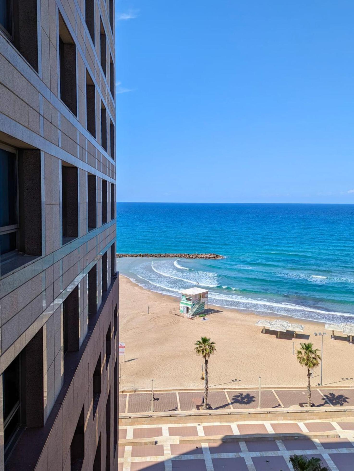 Almog Beach Apartments מגדלי חוף הכרמל חיפה Exterior photo