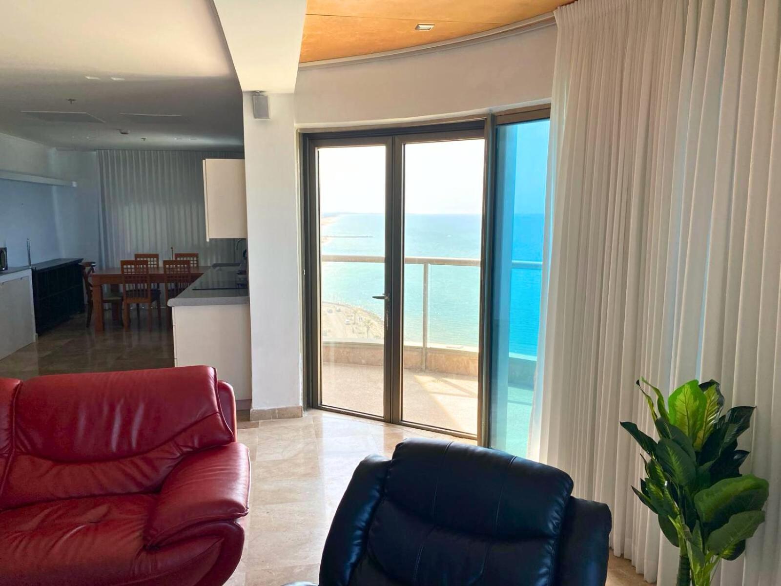 Almog Beach Apartments מגדלי חוף הכרמל חיפה Exterior photo